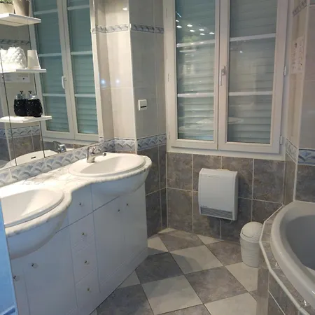 מלון Le Castel D'olmes 2*