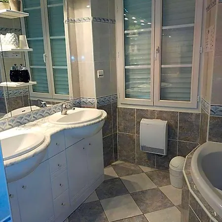 Le Castel D'olmes מלון